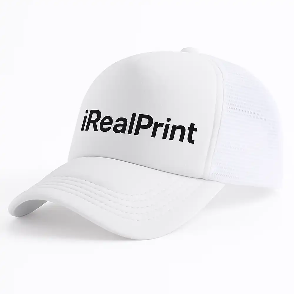 sapca-alba-inscriptionata Șapcă albă inscripționată – model unisex cu logo iRealPrint, text negru contrastant pe fundal alb