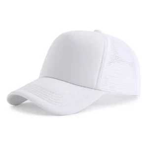 Șapcă albă inscripționată – model unisex trucker, față simplă pregătită pentru personalizare prin transfer termic