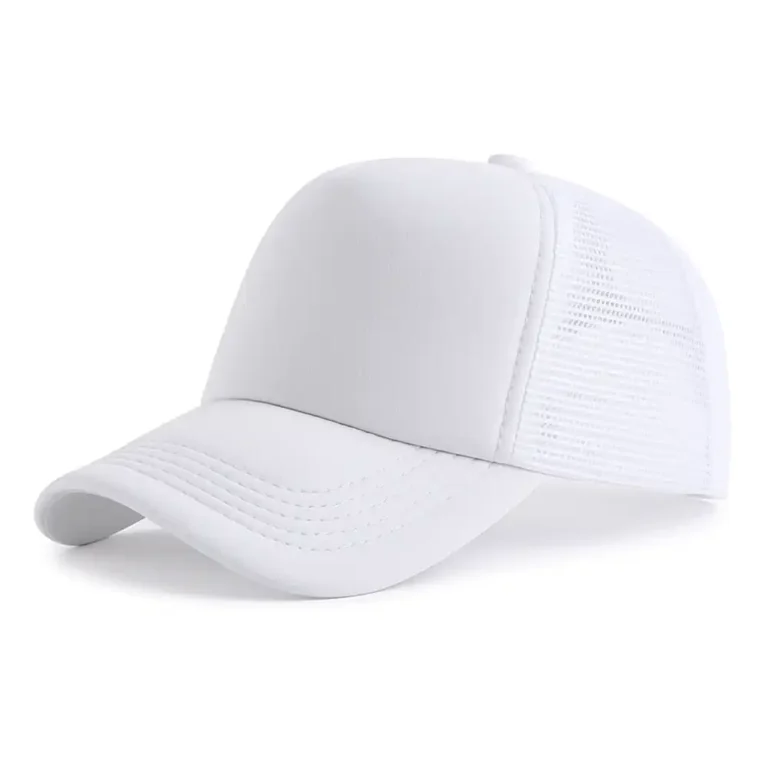 Șapcă albă inscripționată – model unisex trucker, față simplă pregătită pentru personalizare prin transfer termic