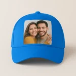 Șapcă albastră personalizată cu fotografie cuplu – imprimare foto clară prin transfer termic, cadou elegant și stil vizual prietenos