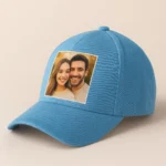 Șapcă albastru marin personalizată cu fotografie cuplu – imprimare foto clară, stil rafinat și cadou elegant