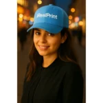 Șapcă albastru marin personalizată cu nume și logo iRealPrint detaliat, material premium, cusături fine și personalizare prin transfer termic