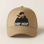 Șapcă crem personalizată cu poză hip hop – design rapper imprimat prin transfer termic, fundal crem elegant pentru contrast vizibil