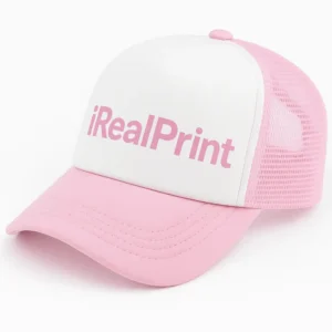 Șapcă roz inscripționată – model unisex cu față albă logo iRealPrint, cozoroc și plasă roz bonbon