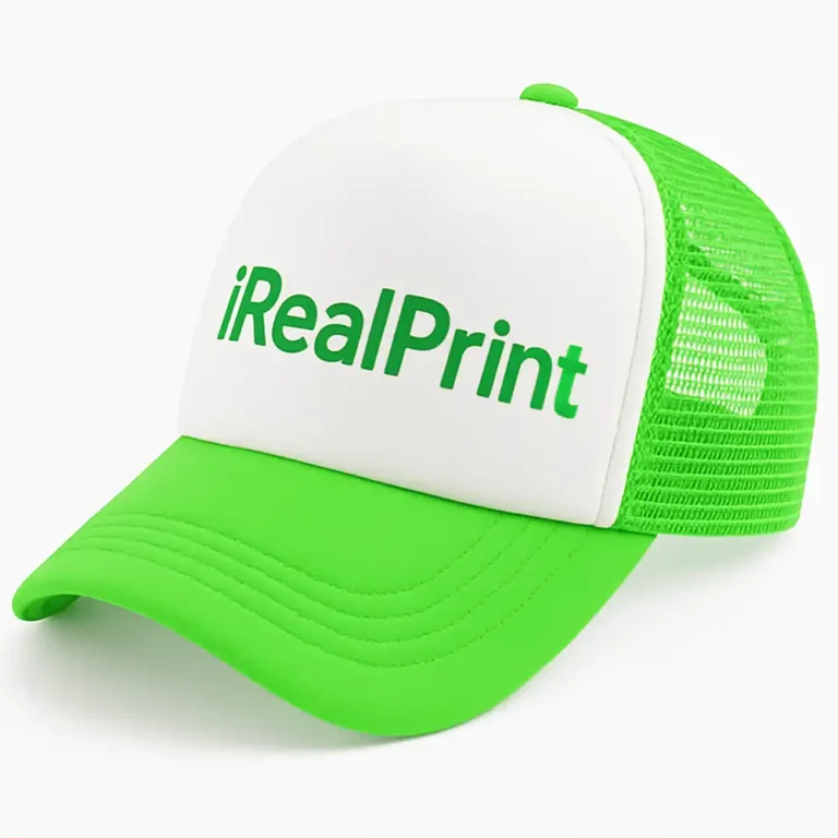 Șapcă verde inscripționată – model unisex cu față albă logo iRealPrint, cozoroc verde aprins și plasă laterală verde