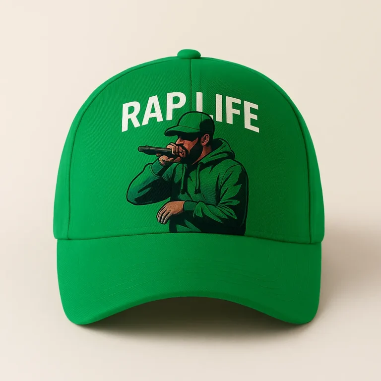 Șapcă verde personalizată cu design RAP LIFE – imprimare clară prin transfer termic, stil urban și vizibilitate puternică