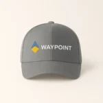 Șapcă gri personalizată cu logo Waypoint – accesoriu corporate modern, branding clar prin transfer termic