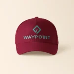 Șapcă vișinie personalizată cu logo, stil burgundy elegant și design distinct pentru branding premium.
