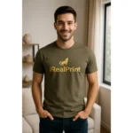 Tricou personalizat bărbați kaki cu logo iRealPrint și simbol lup aplicat prin transfer termic, stil masculin premium