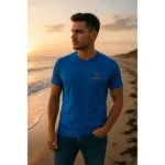 Tricou bărbați personalizat albastru – look premium pe plajă la apus, stil autentic iRealPrint cu logo aplicat