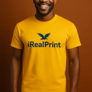 Tricou bărbați personalizat galben cu logo iRealPrint central – energie vibrantă și impact vizual puternic