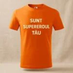 Tricou portocaliu pentru copii personalizat cu mesaj Sunt supereroul tău – energie, stil și curaj vizual