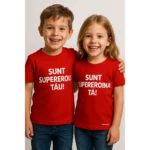 Tricou copii personalizat roșu, mesaj „Sunt supereroul tău / Sunt supereroina ta!”, fotografie lifestyle cu frate și soră, brand iRealPrint.