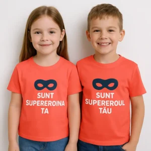 tricou copii personalizat coral – supereroi cu măști negre, design amuzant și energie pozitivă pentru băieți și fete