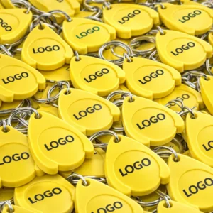Brelocuri cu fisă din plastic galben pentru cărucior personalizat, prezentare bulk promoțională, ideale pentru distribuție largă și expunere repetată a brandului