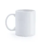 Cană albă personalizată 350ml prezentată pe fundal alb minimalist, evidențiind forma ceramică și suprafața generoasă pentru personalizare