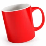 Cana termosensibila personalizata rosu mat fotografiata din perspectiva inclinata, evidentiind textura mata si suprafata pregatita pentru personalizare