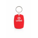 Breloc din plastic personalizat roșu cu inel metalic pentru chei și logo imprimat, accesoriu promoțional cu impact vizual puternic pe fundal neutru