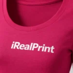 Bluză damă personalizată roz zmeură utilizată pentru branding vizual feminin și promovare de brand iRealPrint