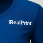 Detaliu material bluză damă albastru regal din bumbac premium, textură fină și suprafață optimă pentru personalizare grafică