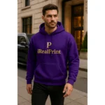Prim-plan hanorac personalizat bărbați mov cu logo iRealPrint aplicat prin transfer termic, evidențiind claritatea personalizării și textura materialului