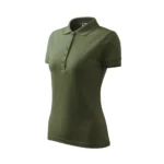 Tricou polo damă kaki cu croială feminină cambrată și guler cu nasturi, design modern potrivit pentru uniforme și branding vizual