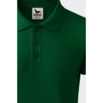 Detaliu guler și material tricou polo bărbați personalizat verde mediu evidențiind textura și finisajele produsului
