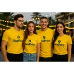 Grup de persoane purtând tricouri unisex personalizate galbene cu logo iRealPrint, imagine de echipă pentru branding și evenimente