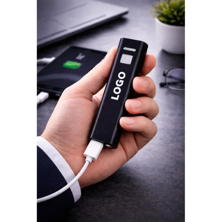 Power bank personalizat negru din aluminiu utilizat pentru încărcarea telefonului, baterie externă promoțională cu design elegant pentru branding corporate