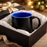 Cana termosensibila personalizata albastru inchis prezentata intr-o cutie eleganta de cadou, ideala pentru surprize memorabile si cadouri personalizate