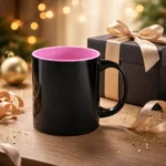 Cana termosensibila personalizata roz pastel prezentata intr-o cutie cadou premium cu panglica, ideala pentru surprize memorabile si cadouri personalizate