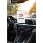 Odorizant auto dreptunghiular personalizat suspendat in masina, vizibilitate buna si branding constant in utilizare zilnica