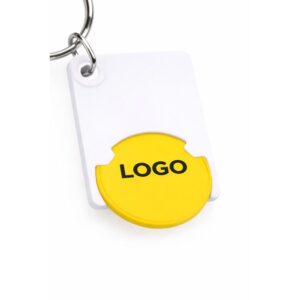 Breloc dreptunghiular cu FISĂ de cumpărături galben utilizat pe chei auto, obiect promoțional personalizat cu vizibilitate ridicată și utilizare zilnică în contexte reale