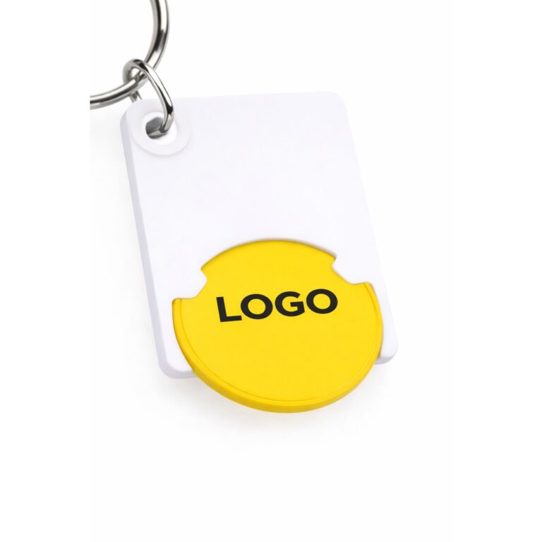 Breloc dreptunghiular cu FISĂ de cumpărături galben utilizat pe chei auto, obiect promoțional personalizat cu vizibilitate ridicată și utilizare zilnică în contexte reale