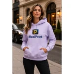 Hanorac dama orhidee personalizat in context urban premium, evidentiind brandingul si stilul modern feminin