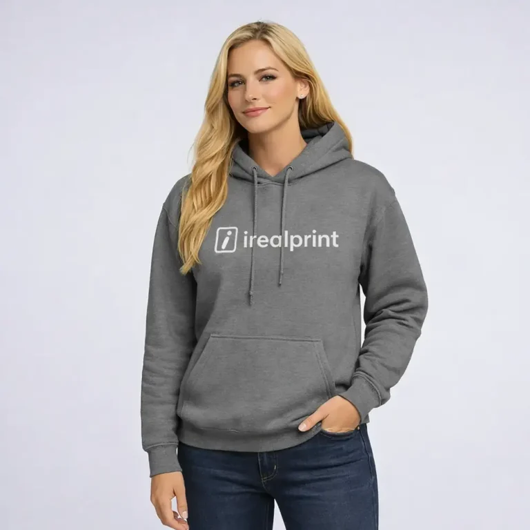 Hanorac damă gri graphite cu logo frontal discret, stil minimalist modern și aspect curat pentru utilizare zilnică