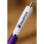 Detaliu personalizare logo pe pix promoțional Elipse White mov, corp alb cu accente mov și design modern pentru campanii de branding