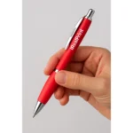 Pix plastic personalizat Elipse roșu cu logo companie aplicat pe corpul produsului, prim-plan pix promoțional pentru branding profesional și marketing vizibil