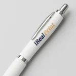 Detaliu pix personalizat alb model Elipse cu logo iRealPrint imprimat clar, instrument publicitar ideal pentru promovarea brandurilor