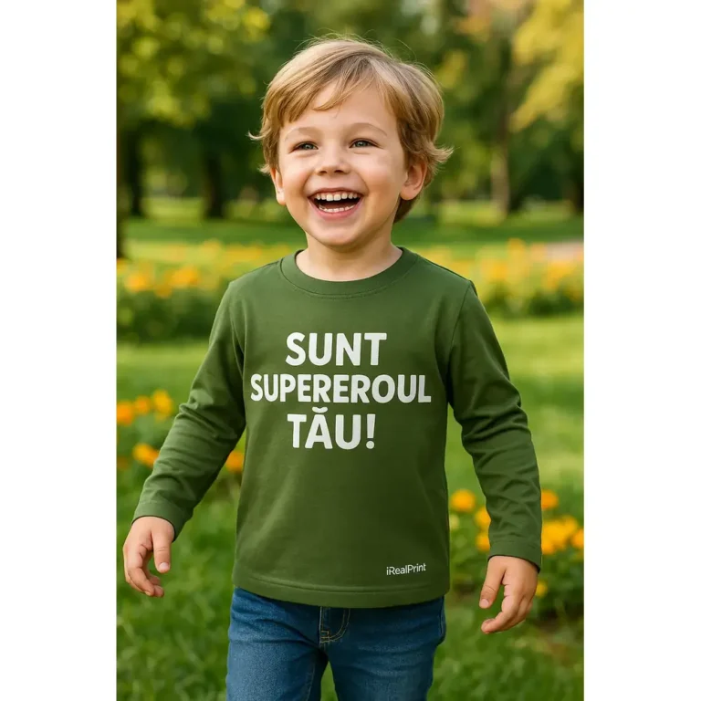 Detaliu bluză copii kaki cu mesaj Sunt Supereroul Tău imprimat prin transfer termic profesional