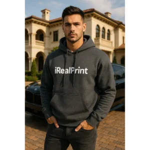 Hanorac bărbați personalizat dark heather din bumbac premium cu glugă reglabilă și buzunar frontal, purtat într-un outfit urban modern care evidențiază stilul masculin și personalizarea iRealPrint