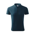 Grup de bărbați purtând tricouri polo bărbați personalizate albastru navy într-un cadru profesional, ilustrând utilizarea pentru uniforme corporate și identitate de echipă