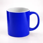 Cana termosensibila albastru lucios prezentata pe fundal neutru, evidentiind suprafata lucioasa eleganta pregatita pentru personalizare prin sublimare