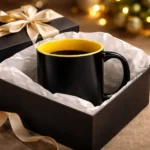 Cana termosensibila personalizata galben prezentata intr-o cutie cadou eleganta, ideala pentru surprize memorabile si cadouri personalizate