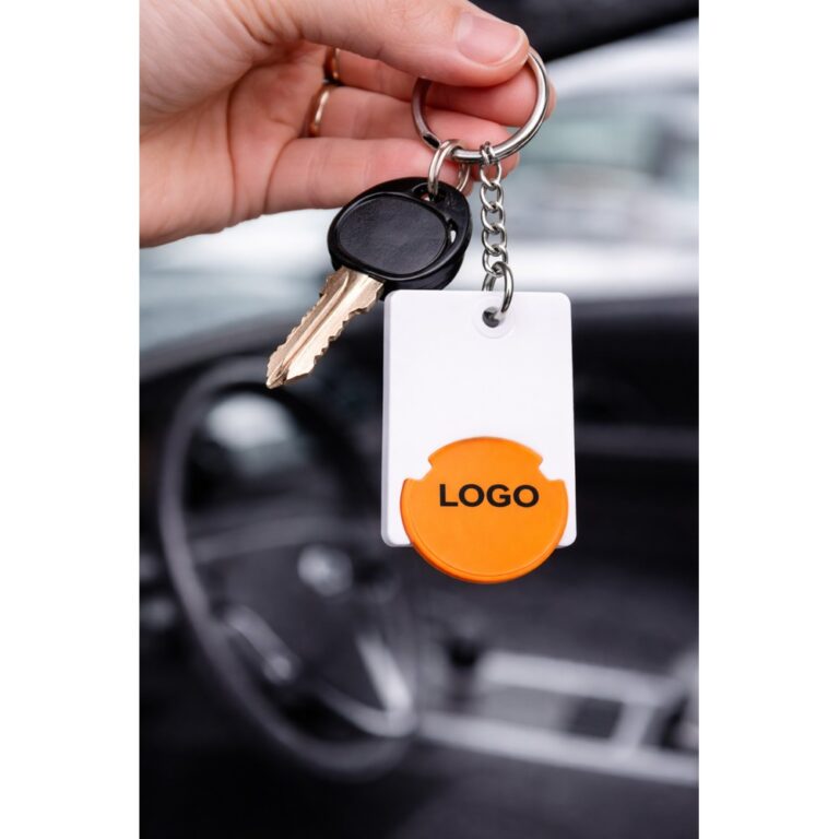 Close-up breloc dreptunghiular cu FISĂ de cumpărături portocaliu, detaliu produs cu suprafață optimă pentru tampografie sau print color și branding memorabil