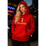 Hanorac rosu personalizat dama cu design premium, look urban de seara, evidentiind brandingul si stilul contemporan