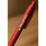 Pix sustenabil din paie de grau rosu personalizat cu logo obiect promotional eco pentru campanii de marketing sustenabil