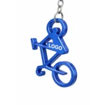 Close-up breloc bicicletă albastru din aluminiu cu gravură laser logo, finisaj metalic lucios și design clar