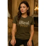 Model feminin purtând tricou damă personalizat army într-un interior elegant, exemplu de outfit casual modern cu personalizare vizibilă