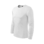 Bluză bărbați personalizată albă purtată într-un outfit masculin modern cu impact vizual puternic